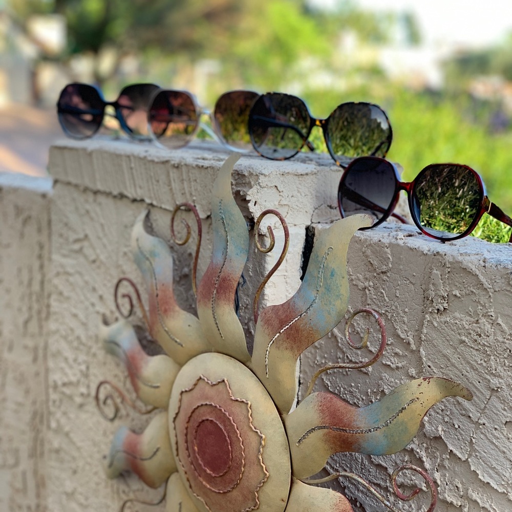 Oversized Round Sunnies 🕶  NWT - Picture 3 of 6